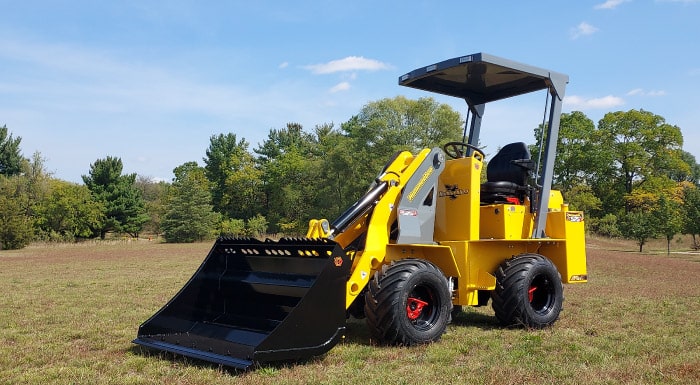 525r Compact Loader with Bucket