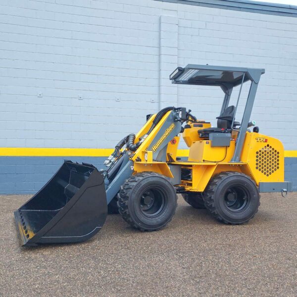 Hummerbee 774R Compact Loader with Bucket Attachment
