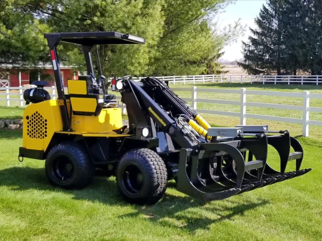 Hummerbee 774R with Grapple attachment