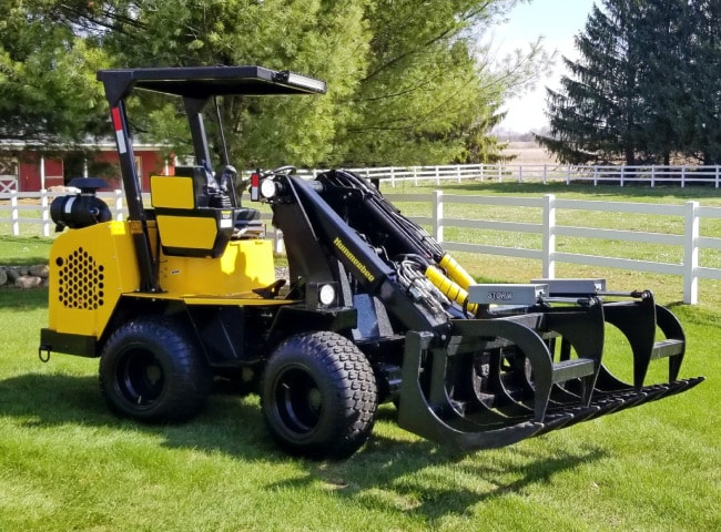 Hummerbee 774R with grapple attachment