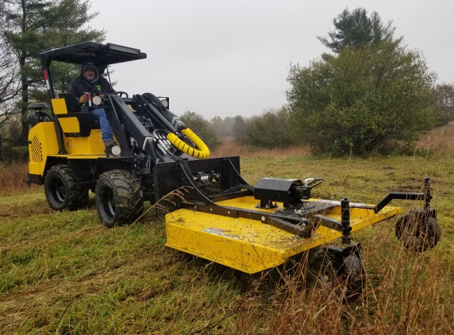 Hummerbee 774R Compact Loader with Mower