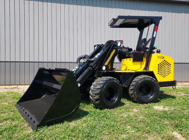 Hummerbee 774R Compact Loader with Bucket